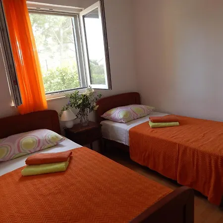 2 Bedroom With Terrace * Milna (Brac)